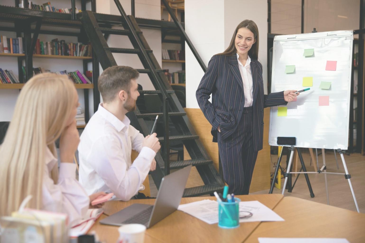 Equipo de daranilvexiq trabajando en estrategias financieras colaborativas